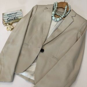 Beautiful single button cream blazer by H&M